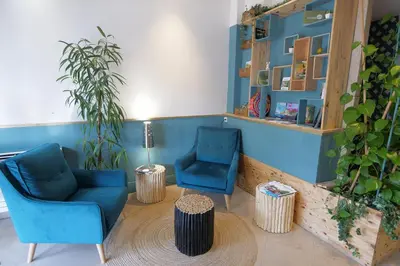 Coin salon dans l'établissement Grand Hôtel Niort Centre