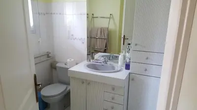 Salle de bains dans l'établissement Castel Parc
