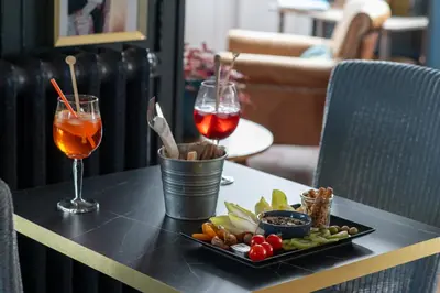 Boissons dans l'établissement The Originals Boutique, Hôtel Victoria, Châtelaillon-Plage