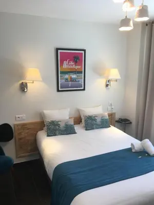 Un ou plusieurs lits dans un hébergement de l'établissement Un Hotel sur le Port
