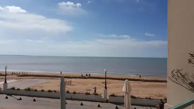 Vue générale sur la mer ou vue sur la mer prise depuis l'appartement