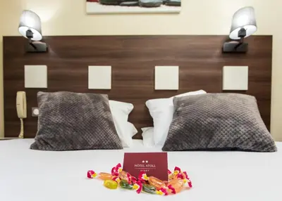 Un ou plusieurs lits dans un hébergement de l'établissement Contact Hotel Atoll
