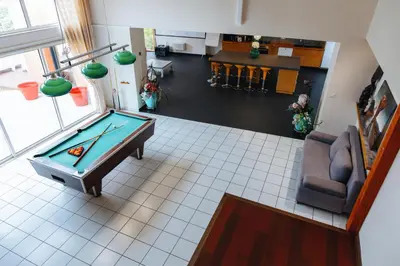 Billard dans l'établissement Villa-des-eaux Claires