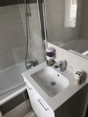 Salle de bains dans l'établissement Central Hotel