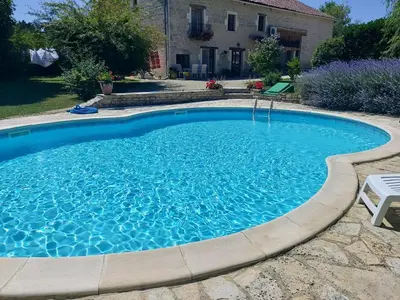 Piscine de l'établissement Chez Valade ou située à proximité