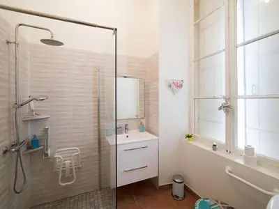 Salle de bains dans l'établissement Chambre d'hotes La maison de Maître