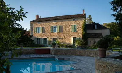 Piscine de l'établissement Hôtel Les Orangeries ou située à proximité