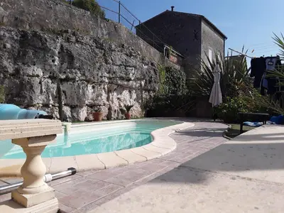Piscine de l'établissement La Maison de l'Aubépin ou située à proximité