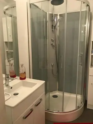 Salle de bains dans l'établissement Alain et Nicole