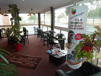 Restaurant ou autre lieu de restauration dans l'établissement Quick Palace Poitiers
