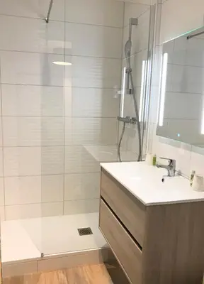 Salle de bains dans l'établissement Boutique Hôtel d'Orbigny Chatelaillon - La Rochelle
