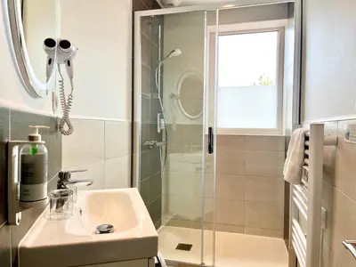 Salle de bains dans l'établissement Boutique Hôtel d'Orbigny Chatelaillon - La Rochelle