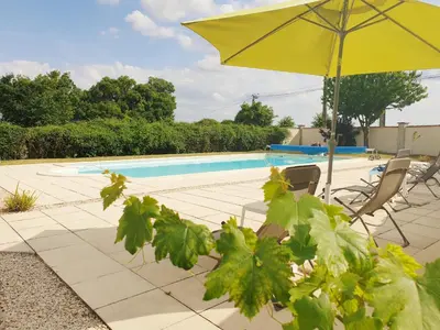 Piscine de l'établissement La Grue Gites ou située à proximité