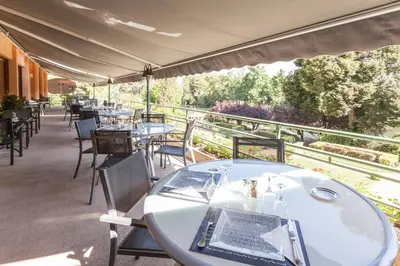 Balcon ou terrasse dans l'établissement hôtel restaurant Beau-rivage