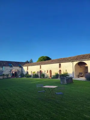 Jardin de l'établissement HDC la maison des AMIS