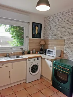 Cuisine ou kitchenette dans l'établissement Gîtes, Chambres d'Hôtes La Maison d'Amis