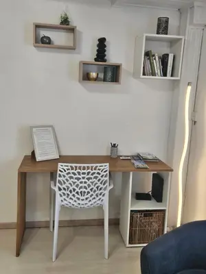 Bibliothèque dans la maison de vacances