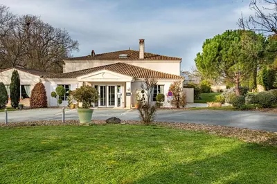 Jardin de l'établissement Domaine de l'Echassier, The Originals Relais