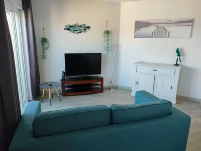 Télévision ou salle de divertissement dans l'établissement Résidence MONTE CARLO