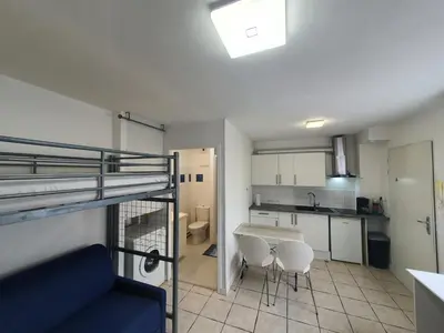 Cuisine ou kitchenette dans l'établissement Le Cosy de Tasdon