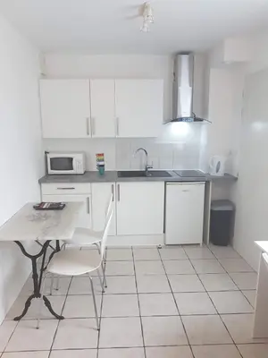 Cuisine ou kitchenette dans l'établissement Le Cosy de Tasdon