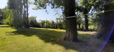 Jardin de l'établissement Gîte agréable et tout équipé La Rochelle