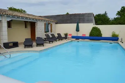 Piscine de l'établissement Les Chenets ou située à proximité