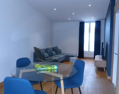 Coin salon dans l'établissement Maison En Ville