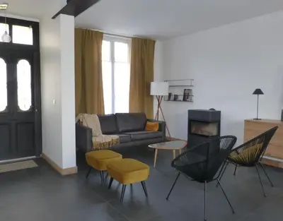 Coin salon dans l'établissement Maison En Ville