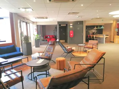 Coin salon dans l'établissement ibis Poitiers Sud