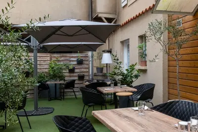 Restaurant ou autre lieu de restauration dans l'établissement Logis Hôtel Restaurant La Châtellenie