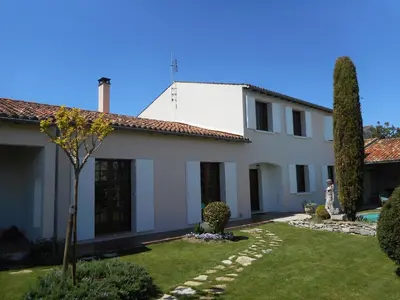 Jardin de l'établissement LE LOGIS DE L'ETORE