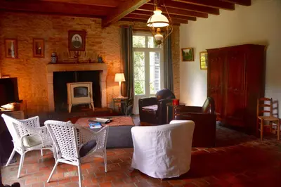 Coin salon dans l'établissement Domaine d azac