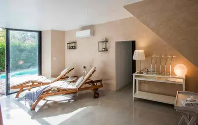 Piscine de l'établissement La Maison Arouet ou située à proximité