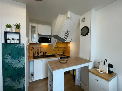 Cuisine ou kitchenette dans l'établissement L'Authentique - Situé en face des thermes et tout proche du coeur de ville