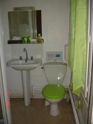 Salle de bains dans l'établissement Hôtel de La Marmotte