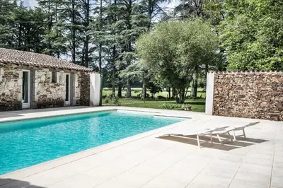 Piscine de l'établissement Chambres d'hôtes Saint Denis ou située à proximité