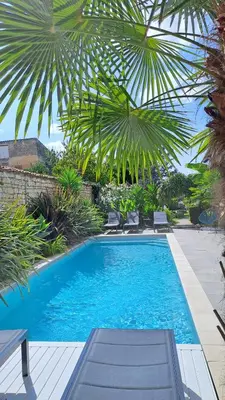 Piscine de l'établissement L'Angély - Chambres d'Hôtes ou située à proximité