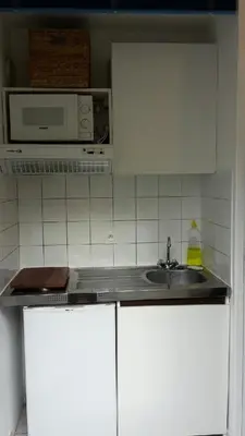 Cuisine ou kitchenette dans l'établissement Studio terrasse vieux port-centre historique