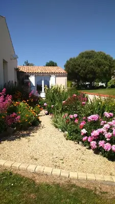 Jardin de l'établissement La campagne a la mer