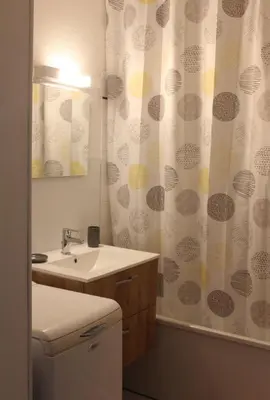 Salle de bains dans l'établissement Appartement la Rochelle