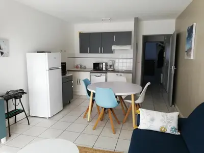 Cuisine ou kitchenette dans l'établissement Appartement la Rochelle