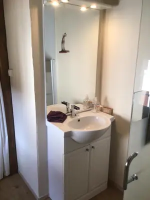 Salle de bains dans l'établissement Le Jolie Grenier a Foin
