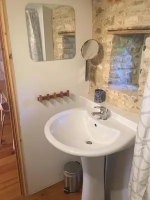 Salle de bains dans l'établissement Les Trois Piliers
