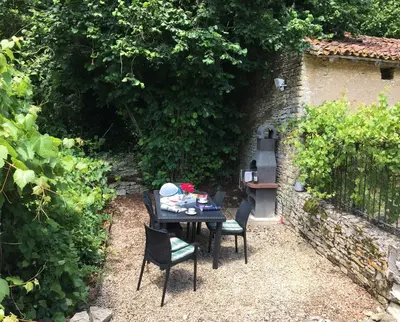 Jardin de l'établissement Les Trois Piliers