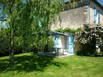 Jardin de l'établissement Gîte Le Logis de Faugerit