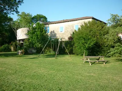 Jardin de l'établissement Gîte Le Logis de Faugerit