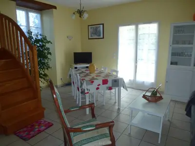 Télévision ou salle de divertissement dans l'établissement Gîte Le Logis de Faugerit