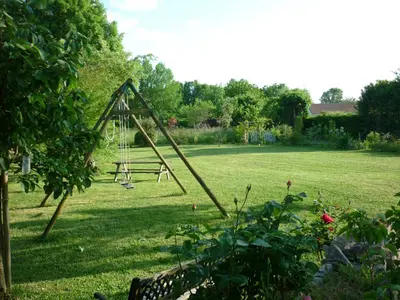 Jardin de l'établissement Gîte Le Logis de Faugerit