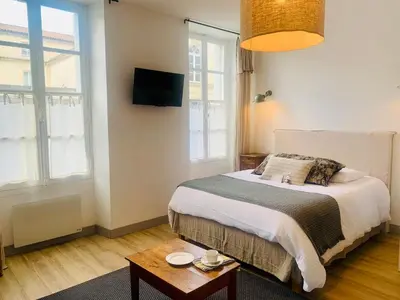 Un ou plusieurs lits dans un hébergement de l'établissement les appartements du 10